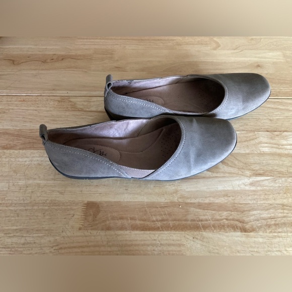 LifeStride soft system flats in size 9M in good condition light tan color - Picture 2 of 5